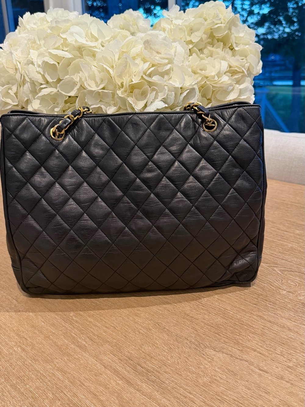 CHANEL Black Quilted Leather Shoulder Bag with Gold CC Hardware - Picture 3 of 12